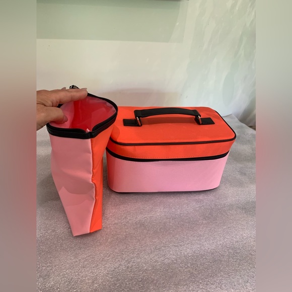 Clinique travel set new without tag - Picture 2 of 7